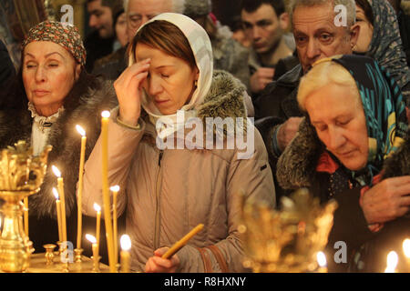 Kiev, Kiev, Ukraine. 16th Dec, 2018. Believers are seen praying during the first Liturgy prayers of the new-elected Head of Ukrainian Orthodox Church Metropolitan Epifaniy (not seen) at the Michael's Golden-Domed Cathedral in Kiev.The Unification Council approved the Charter of the local Ukrainian Orthodox Church and selected Metropolitan Epifaniy as the new Head of Ukrainian Orthodox Church in Kiev. Credit: Pavlo Gonchar/SOPA Images/ZUMA Wire/Alamy Live News Stock Photo