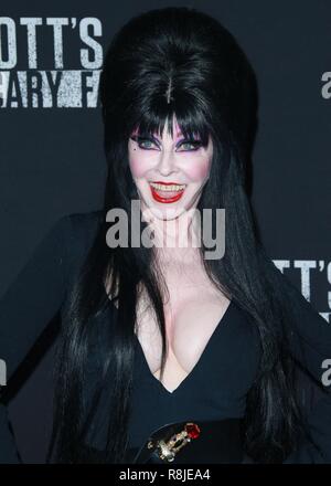 BUENA PARK, ORANGE COUNTY, CA, USA - SEPTEMBER 29: Elvira, Cassandra Peterson at Knott's Scary Farm and Instagram's Celebrity Night 2017 held at Knott's Berry Farm on September 29, 2017 in Buena Park, Orange County, California, United States. (Photo by David Acosta/Image Press Agency) Stock Photo