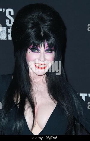 BUENA PARK, ORANGE COUNTY, CA, USA - SEPTEMBER 29: Elvira, Cassandra Peterson at Knott's Scary Farm and Instagram's Celebrity Night 2017 held at Knott's Berry Farm on September 29, 2017 in Buena Park, Orange County, California, United States. (Photo by David Acosta/Image Press Agency) Stock Photo