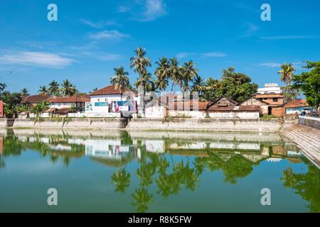 India, state of Kerala, Kozhikode or Calicut, Kuttichira district, tank in front of Mishkal mosque Stock Photo