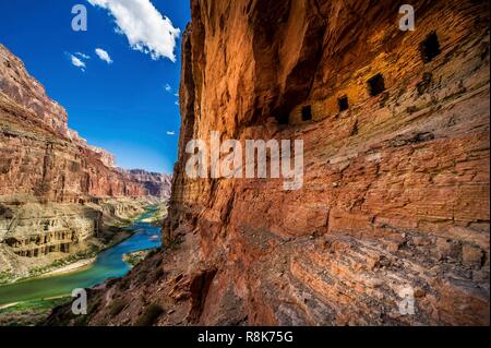 United States, Arizona, Grand Canyon National Park, rafting down the Colorado river between Lee's Ferry near Page and Phantom Ranch, cliff-hanging païute granaries of Nankoweap Stock Photo