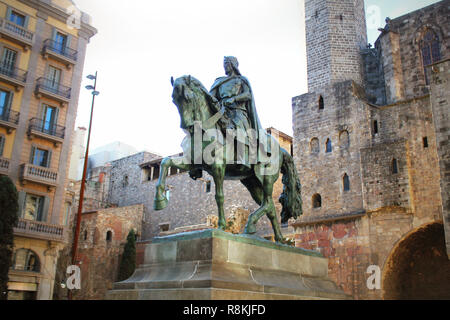 Statue of Count Ramon Berenguer IV on Placa Ramon Berenguer el Gran in Barcelona, Spain Stock Photo