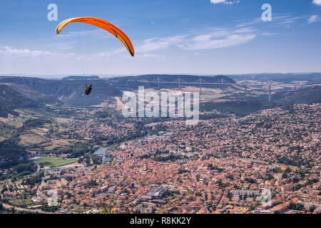 France, Aveyron, Parc Naturel Regional des Grands Causses (Natural Regional Park of Grands Causses), Millau, flight in paragliding over Millau, the viaduct in the background Stock Photo