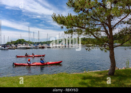Canada, Province of Ontario, Gananoque, Thousand Islands Archipelago Cruise, port arrival of sea kayaking hikers Stock Photo