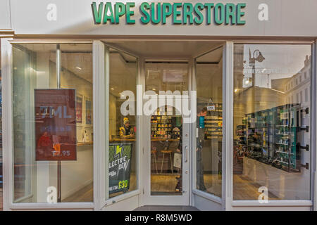 vape store superstore Vape Superstore Entrance, Broad Street, Reading, Berkshire, UK Stock Photo