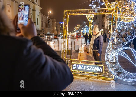 Warsaw, Poland. 16th December, 2018.  Christmas season lights are a major attraction for tourists and residents every year. Several kilometers of city streets including Royal Route are decorated with thousands of lamps. Robert Pastryk / Alamy Live News Stock Photo