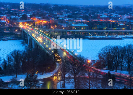 Key bridge in Washington DC at winter dawn Stock Photo