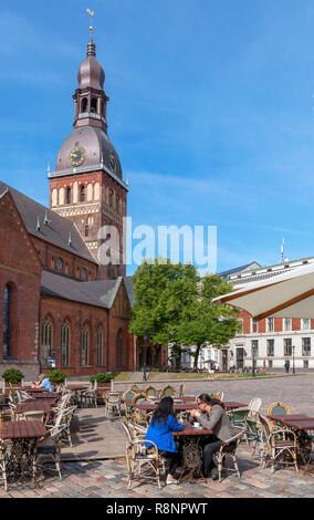 Cafe in Doma Laukums (Cathedral Square) with Riga Cathedral (Rigas Doms) behind, Old Riga (Vecriga), Riga, Latvia Stock Photo