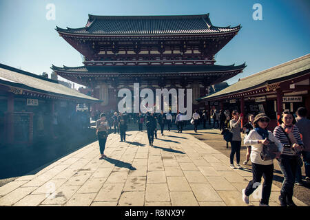 Early morning visitors to the Sensō-ji temple in Tokyo. Stock Photo