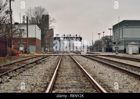 Chicago, Illinois, USA. A vacant stretch of railroad tracks on a gloomy day in the inner-city of Chicago. Stock Photo