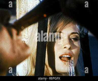 Studio Publicity Still from 'Bonnie and Clyde' (1967) Warner Bros.  Faye Dunaway  File Reference # 33635 539THA Stock Photo