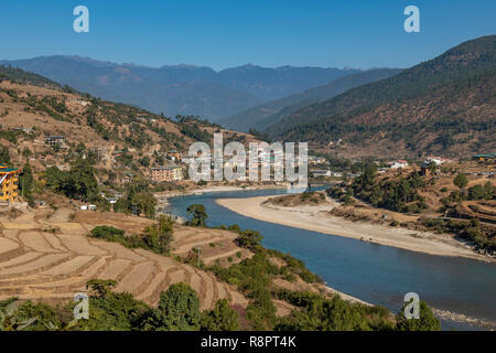 Puna Tsang Chu River and Punakha Valley, Punakha Stock Photo