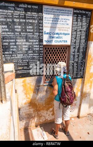 India, state of Kerala, Kollam district, Munroe island or Munroturuttu, inland island at the confluence of Ashtamudi Lake and Kallada River, Munroturuttu train station Stock Photo