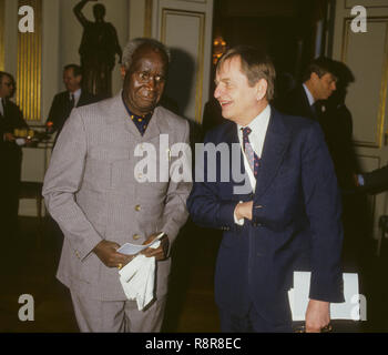 KENNETH KAUNDA president of Zambia together with Swedish prime minister Olof Palme at a State visit to Sweden
