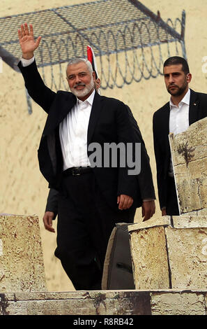 Gaza, Palestine. 16th December 2018. Hamas Chief Ismail Haniyeh gestures during a rally marking the 31st anniversary of Hamas' founding, in Gaza City, Stock Photo