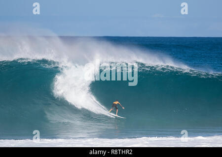 Ehukai Beach Park,  Haleiwa, Hawaii, USA. December 17, 2018 - Gabriel Medina bottom turns on a big wave during the Quarterfinals action at the 2018 Billabong Pipe Masters in memory of Andy Irons at Ehukai Beach Park in Haleiwa, HI. Glenn Yoza/CSM Credit: Cal Sport Media/Alamy Live News Stock Photo