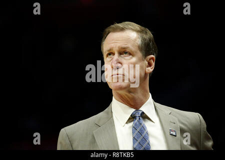 Los Angeles, California, USA. 17th Dec, 2018. Portland Trail Blazers head coach Terry Stotts in an NBA basketball game between Los Angeles Clippers and Portland Trail Blazers Monday, Dec. 17, 2018, in Los Angeles. The Trail Blazers won 131-127. Credit: Ringo Chiu/ZUMA Wire/Alamy Live News Stock Photo