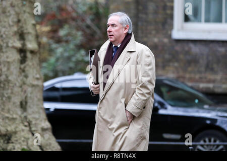 Downing Street, London, UK. 18th Dec, 2018. Geoffrey Cox - Attorney General arrives in Downing Street for the weekly Cabinet meeting. The Cabinet will discuss the preparations for a 'No Deal' Brexit. Credit: Dinendra Haria/Alamy Live News Stock Photo