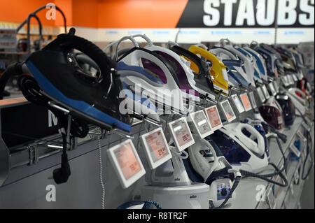 10 December 2018, North Rhine-Westphalia, Köln: Irons are available for viewing in a market of the retail chain 'Saturn'. Photo: Henning Kaiser/dpa Stock Photo