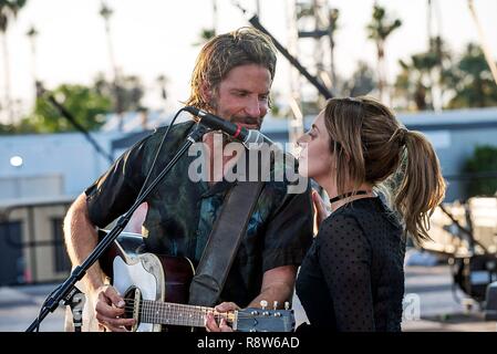 Original film title: A STAR IS BORN. English title: A STAR IS BORN. Year: 2018. Director: BRADLEY COOPER. Stars: BRADLEY COOPER; LADY GAGA. Credit: Gerber Pictures/Joint Effort/Live Nation/Malpaso Productions / Album Stock Photo