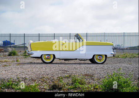 Austin/Nash Metropolitan (1953-1961) tiny Anglo American car Stock Photo