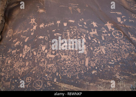 Newspaper Rock Petrogyph, Etched in the rock from approximate 700 BC thru 1300 AD, South of Moab, Utah, USA Stock Photo