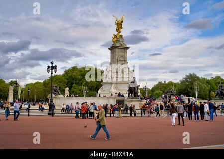 LONDON, UK - SEPTEMBER 8, 2018: Victoria Memorial, located in the center of the Royal Garden in front of Buckingham Palace, and dedicated to Queen Vic Stock Photo