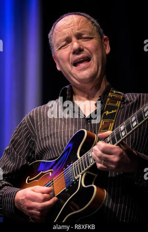 Mark Ridout plays jazz guitar with Loire Funk All Stars, Scarborough Jazz festival 2017 Stock Photo