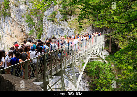 Crowds of tourists on the Marienbruke viewing area for Schloss Neuschwanstein,  Bavaria, Germany Stock Photo