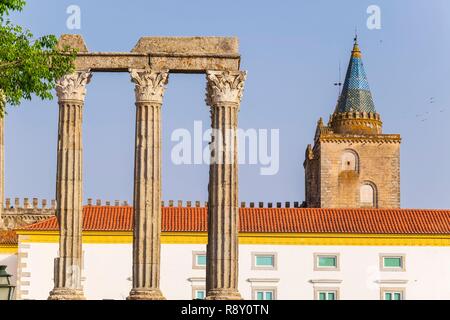 Portugal, Alentejo region, Evora, UNESCO World Heritage site, Roman Temple of Evora or Diana Temple of the second century and one of the towers of the Cathedral Stock Photo