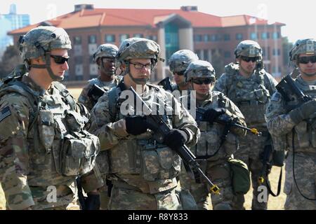 Basic Leader Course students from 8th Army’s Wightman Noncommissioned ...