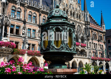 Old lamp with the New town hall (Neues Rathaus) in the background. Mary's Square (Marienplatz). Munich, Germany Stock Photo