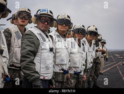 WATERS EAST OF THE KOREAN PENINSULA (March 20, 2017) Rear Adm. Jim Kilby, commander, Carrier Strike Group 1, left, Adm. Um, Hyun Seong, Republic of Korea chief of naval operations, left center, Gen. Jeong, Kyeongdoo, chief of staff of the Republic of Korea Air Force, right center, and Gen. Jang, Jun Gyu, chief of staff of the Republic of Korea Army, right, observe flight operations on the aircraft carrier USS Carl Vinson (CVN 70) flight deck. The Carl Vinson Carrier Strike Group is on a regularly scheduled Western Pacific deployment as part of the U.S. Pacific Fleet-led initiative to extend th Stock Photo