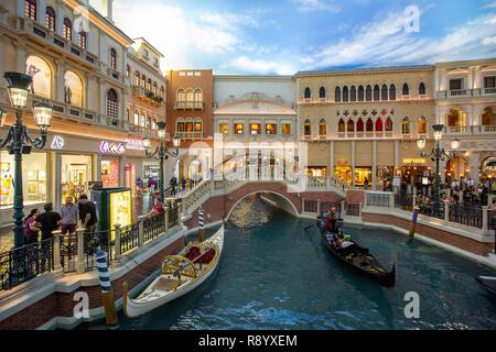 United States, Nevada, Las Vegas, adjacent to the Venetian Grand Canal Shoppes is a shopping center in the middle of which runs a canal Stock Photo