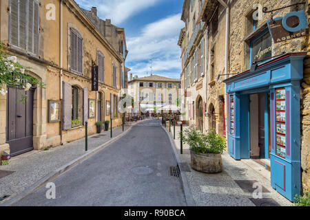 Lourmarin, Provence, France - Mai 30, 2017: The historic center with typical bars, restaurants and shops in the village of Lourmarin, Luberon, Vauclus Stock Photo