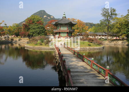 Hyangwon-jeong, an ancient pavilion constructed on an island in a lotus pond, in Gyeongbokgung (Gyeongbok Palace) Stock Photo