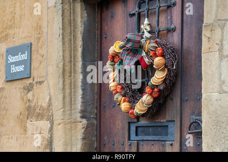 Christmas heart wreath on an old wooden house door in Chipping Campden, Cotswolds, Gloucestershire, England Stock Photo