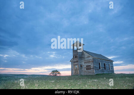 The abandoned old wooden Cottonwood School north of Havre, Montana. Stock Photo