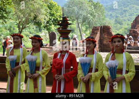 Traditional Vietnam dancers and musicians performing Stock Photo