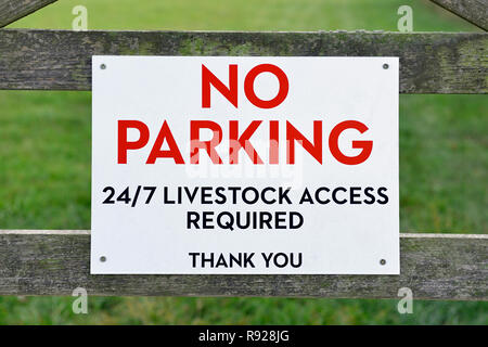 No Parking, Livestock Access Required, Sign on a gate to a field, Oxfordshire, England, United Kingdom Stock Photo