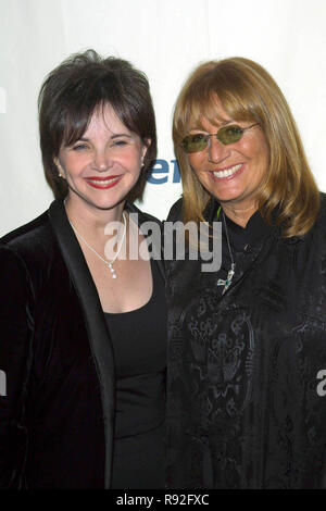 Century City, California, USA. 9th May, 2003. PENNY MARSHALL AND CINDY WILLIAMS at The 10Th Annual Race To Erase Ms.Century Plaza Hotel, Century Century City. Credit Image: © Globe Photos/ZUMAPRESS.com) Stock Photo