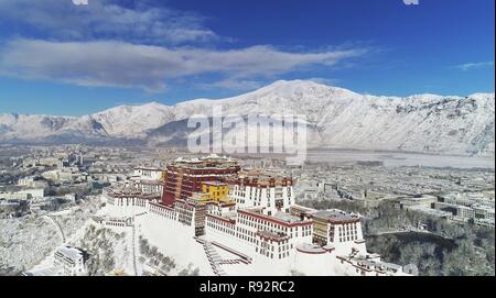 Lhasa, China's Tibet Autonomous Region. 19th Dec, 2018. Aerial photo shows the snow-covered Potala Palace in Lhasa, capital of southwest China's Tibet Autonomous Region, Dec. 19, 2018. Lhasa witnessed the first snow this winter on Tuesday. Credit: Purbu Zhaxi/Xinhua/Alamy Live News Stock Photo