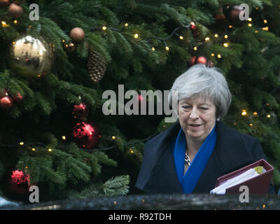 London, UK. 19th Dec, 2018. Prime Minister Theresa May leaves Downing Street to attend the last Prime Minister Questions at Parliament before Christmas and New Year with 100 days countdown until Britain leaves the European Union on 29 March 2019 Credit: amer ghazzal/Alamy Live News Stock Photo