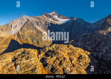 Sunset on Sustenpass with Steingletcher and Steinsee, Switzerland, Europa. Sustenpass is a mountain pass in the Swiss Alps Stock Photo