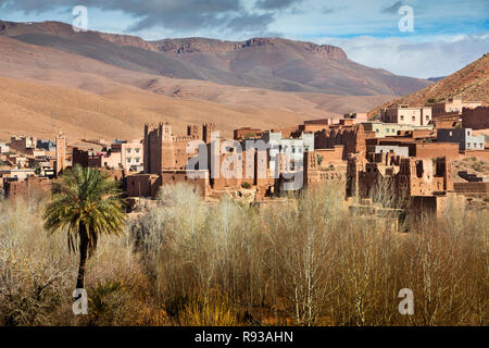 Morocco, Dades Gorge, Ait Ouglif village old mud Kasbahs near Tamellalt in High Atlas mountains Stock Photo