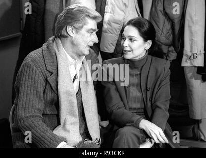 Richard Mulligan and Suzanne Pleshette 1981 Photo By Adam Scull/PHOTOlink/MediaPunch Stock Photo