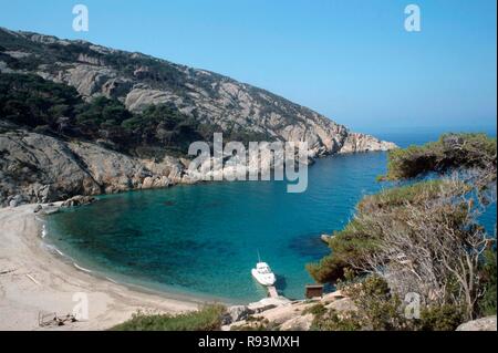 Cala Maestra, Montecristo island, Tuscan Archipelago National Park, Tuscany, Italy.    Photo © Riccardo Venturi/Sintesi/Alamy Stock Photo Stock Photo