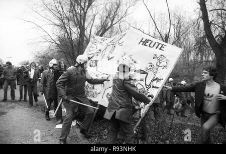 Protests on the occasion of the party convention of the far right-wing National Democratic Party of Germany (NPD) on 8 December 1979 in Ketsch (Baden-Wuerttemberg) | usage worldwide Stock Photo
