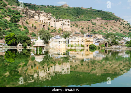 Garh Palace and Taragarh Fort from Nawal Sagar lake, Bundi, India Stock Photo