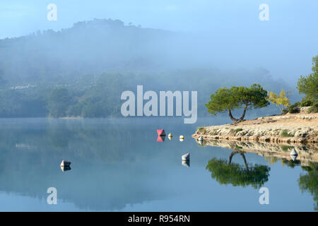 Early Morning Mist & Reflections in Esparron Lake Esparron-de-Verdon Alpes-de-Haute-Provence Provence France Stock Photo